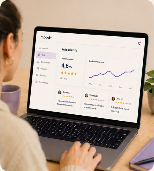 Une gérante consulte les avis clients sur le tableau de bord Mood